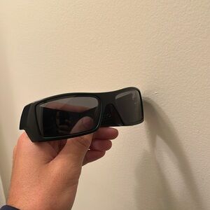 Oakley sunglasses matte black Gascan